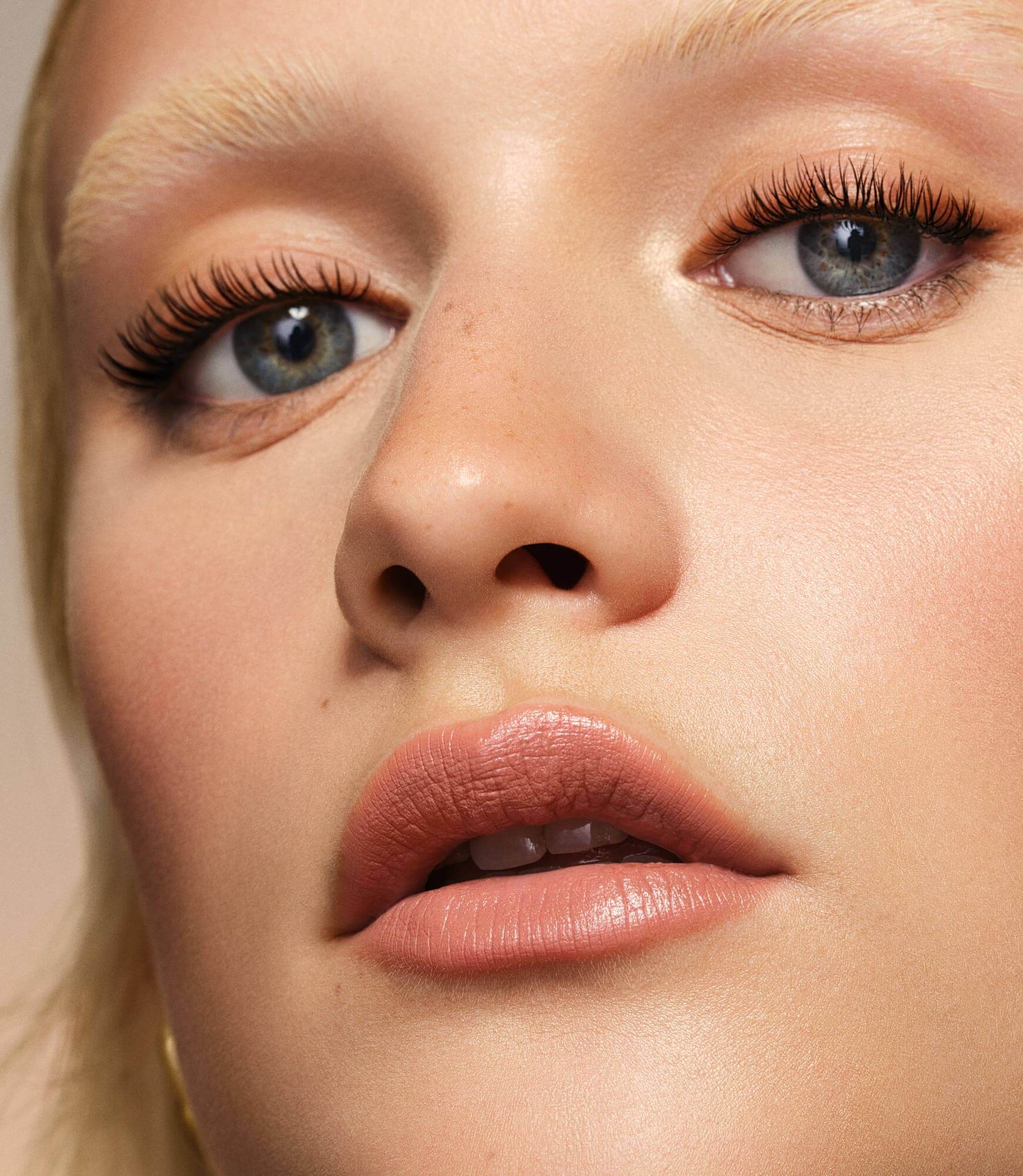 Volumizing Mascara - Image 3